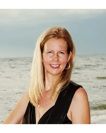 Donna Holman, Firelight Realty agent